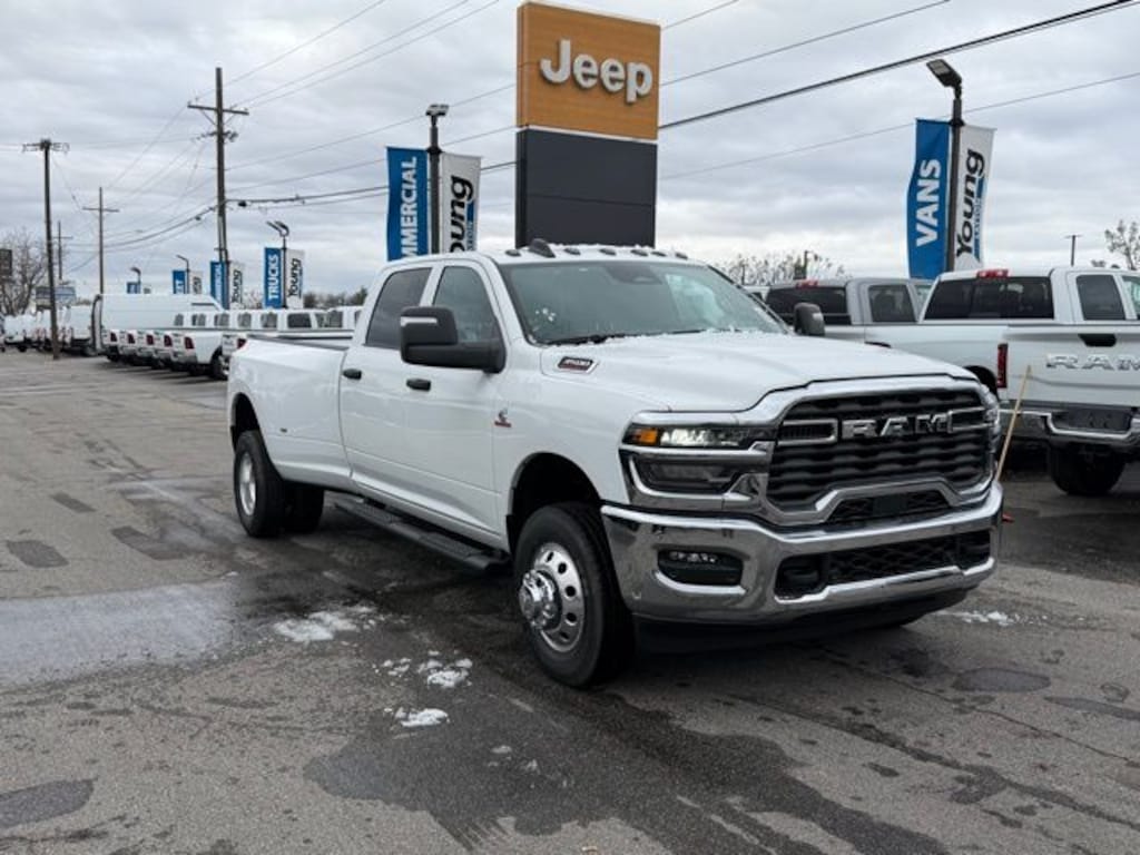 New 2026 Ram 3500 TRADESMAN CREW CAB 4X4 8' BOX Pickup