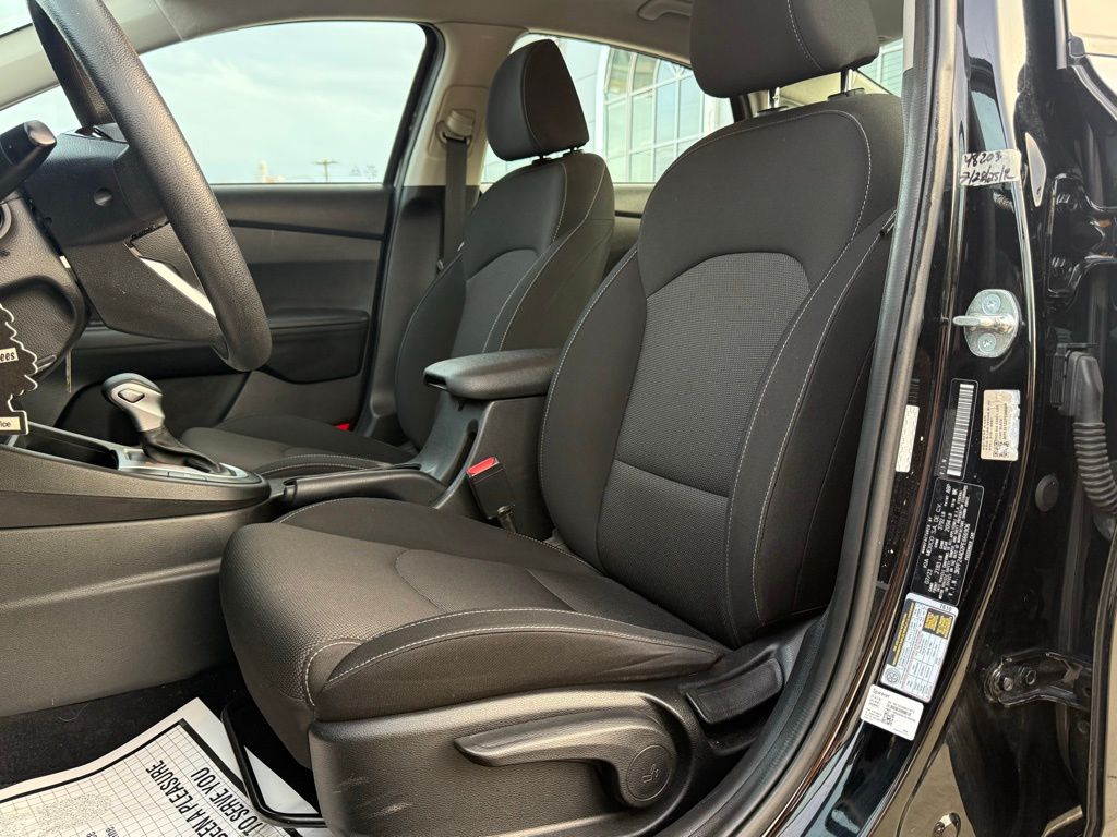 2023 Kia Forte LXS photo 2