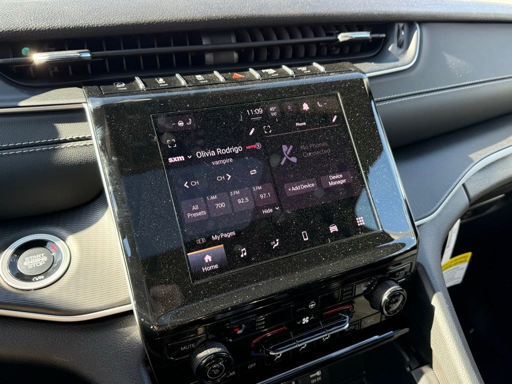 New 2025 Jeep Grand Cherokee LAREDO X 4X4 Sport Utility