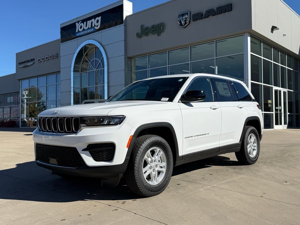 New 2025 Jeep Grand Cherokee LAREDO 4X4 Sport Utility
