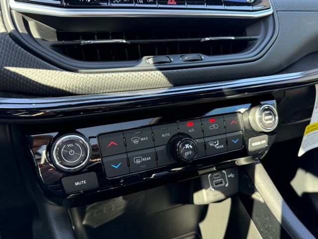 2025 Jeep Compass Latitude Sport photo 3