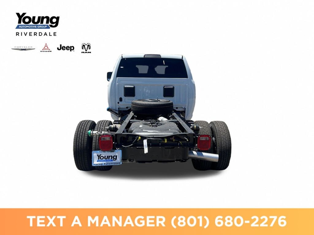 New 2026 Ram 3500 TRADESMAN CREW CAB CHASSIS 4X4 60' CA Pickup