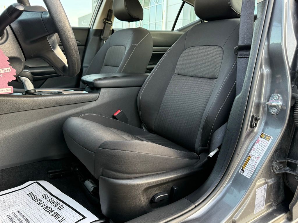 2024 Nissan Altima 2.5 SV photo 2