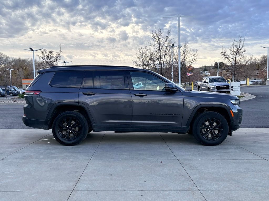 2024 Jeep Grand Cherokee Laredo Altitude photo 3
