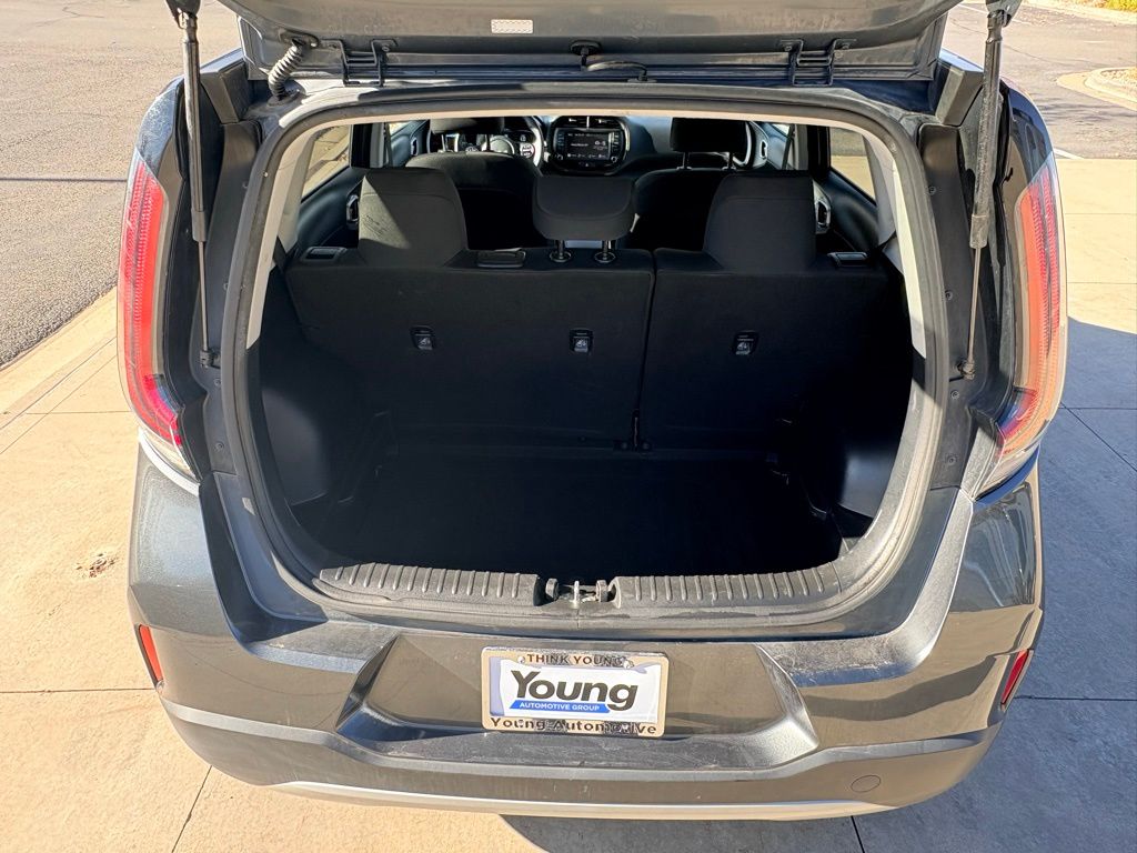 2023 Kia Soul LX photo 2