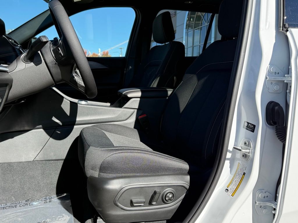 New 2025 Jeep Grand Cherokee LAREDO X 4X4 Sport Utility