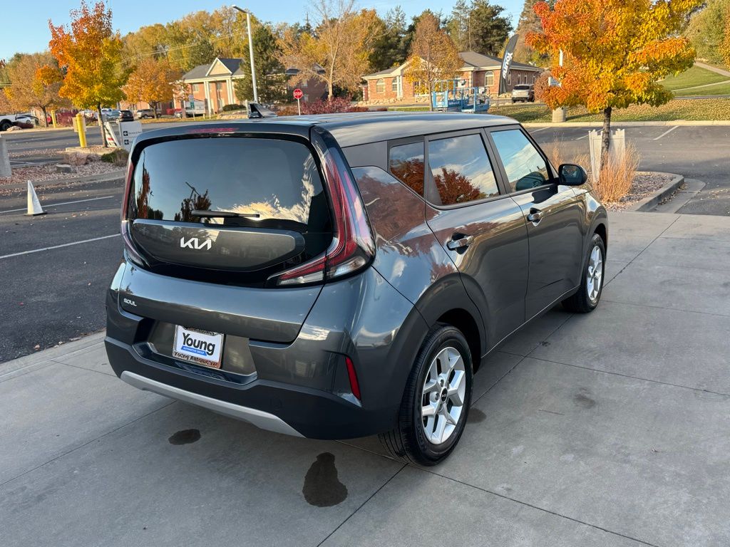 2024 Kia Soul LX photo 4
