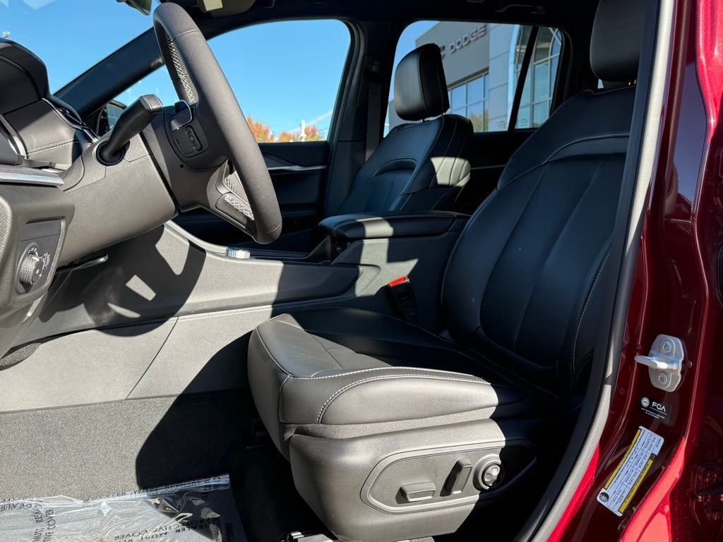 New 2025 Jeep Grand Cherokee LIMITED 4X4 Sport Utility