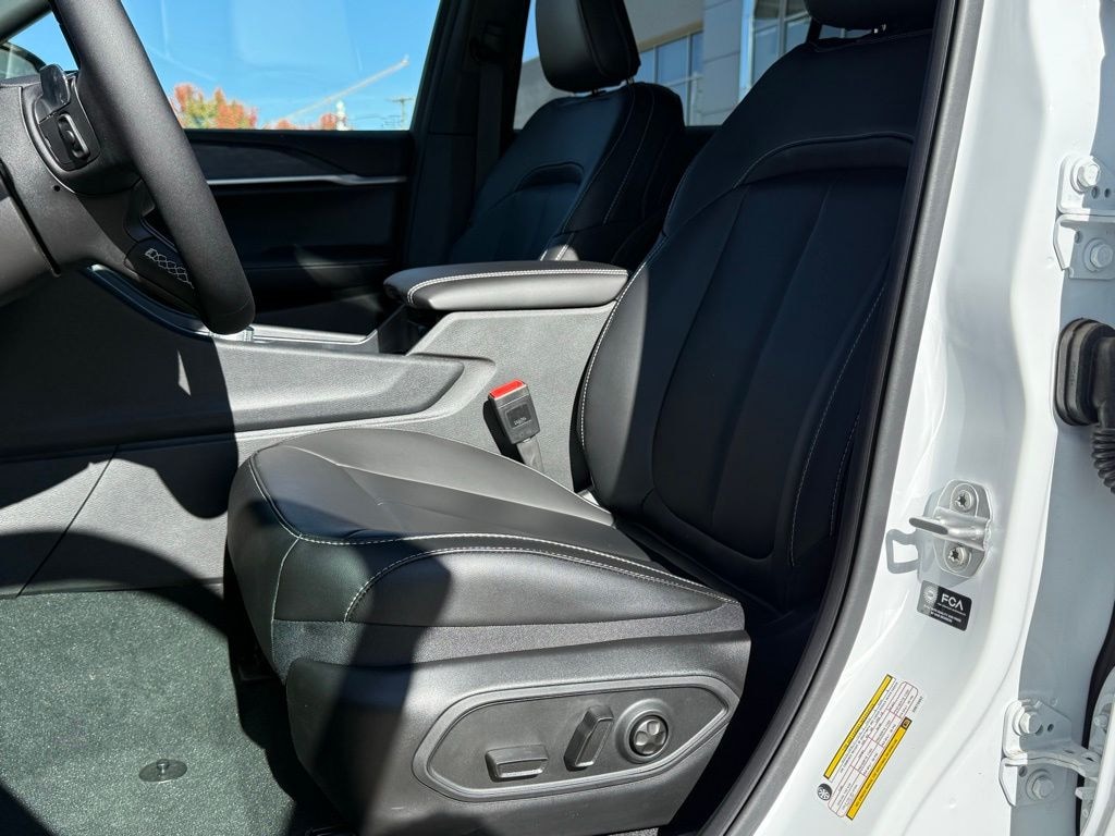 New 2025 Jeep Grand Cherokee L LIMITED 4X4 Sport Utility