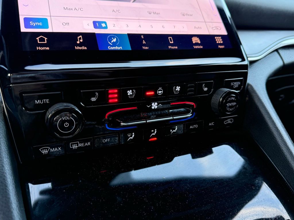 2024 Jeep Grand Cherokee Limited photo 4