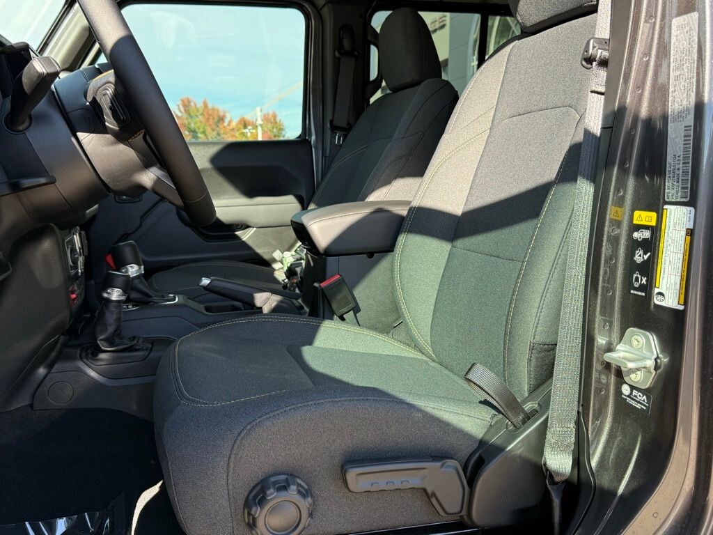 New 2025 Jeep Gladiator WILLYS 4X4 Pickup