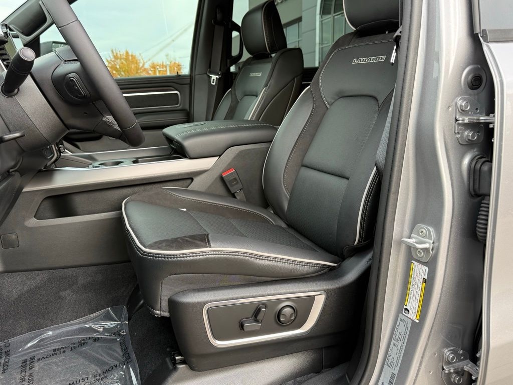 New 2026 Ram 1500 LARAMIE CREW CAB 4X4 5'7 BOX Pickup