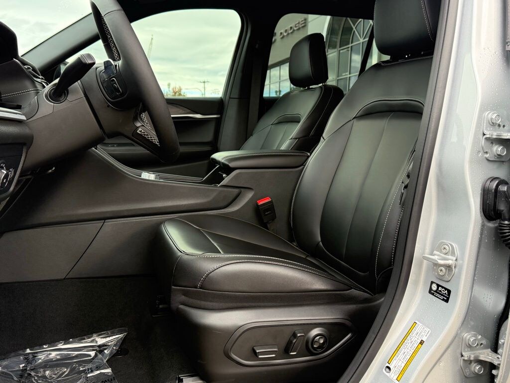 New 2025 Jeep Grand Cherokee LIMITED 4X4 Sport Utility