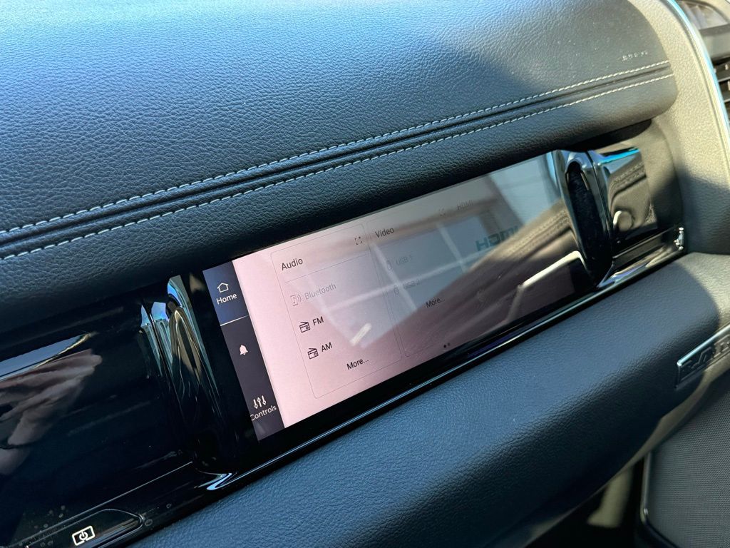 2025 Ram 1500 Laramie photo 3