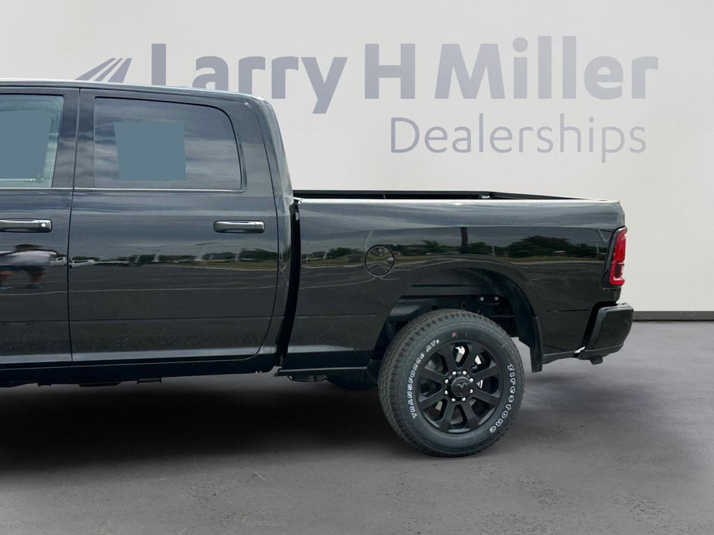 New 2025 Ram 2500 BIG HORN CREW CAB 4X4 6'4 BOX Pickup