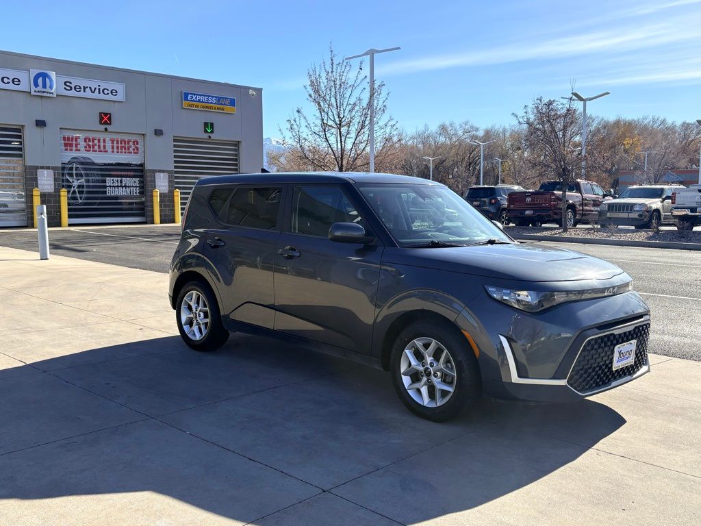2023 Kia Soul LX photo 4