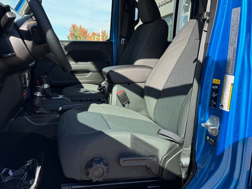 New 2025 Jeep Gladiator WILLYS 4X4 Pickup