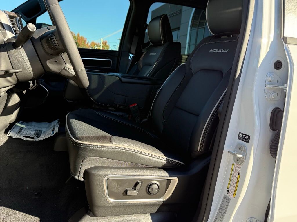 New 2025 Ram 1500 LARAMIE CREW CAB 4X4 5'7 BOX Pickup