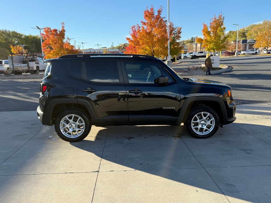 2023 Jeep Renegade Latitude photo 3