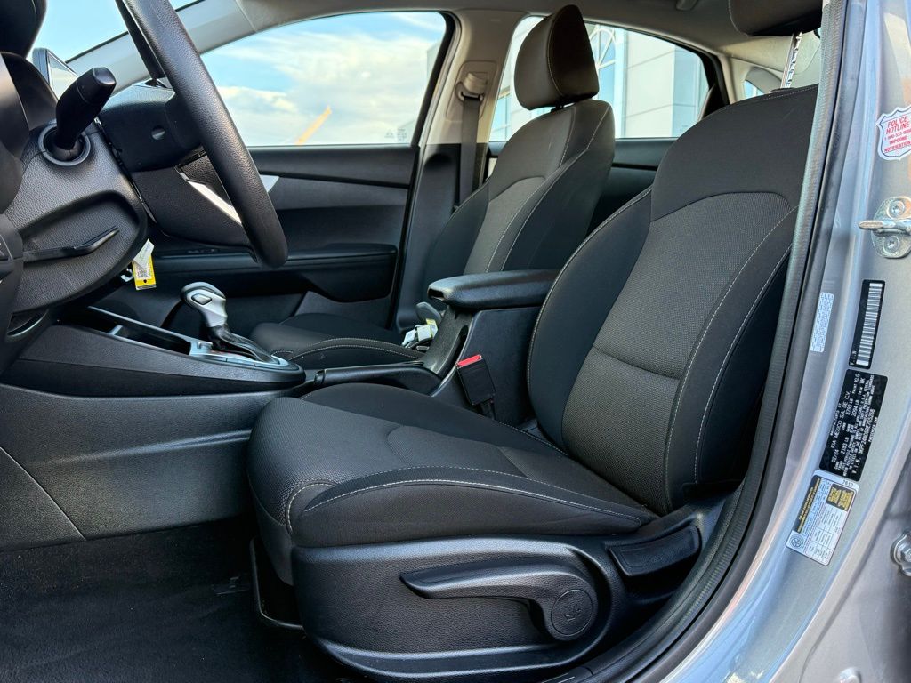 2024 Kia Forte LXS photo 2