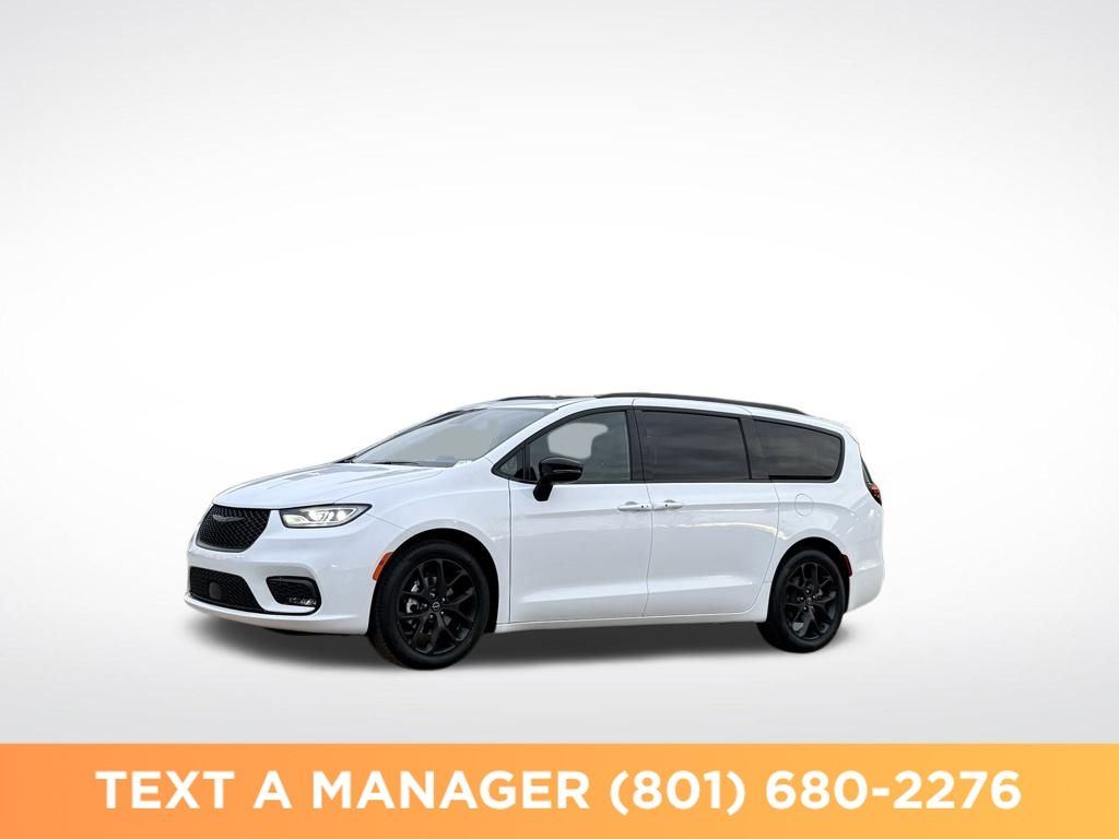 2026 Chrysler Pacifica Limited's photo