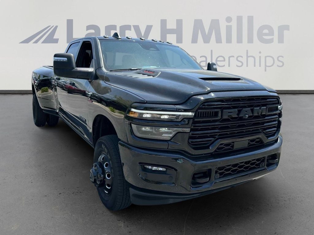New 2025 Ram 3500 LARAMIE CREW CAB 4X4 8' BOX Pickup