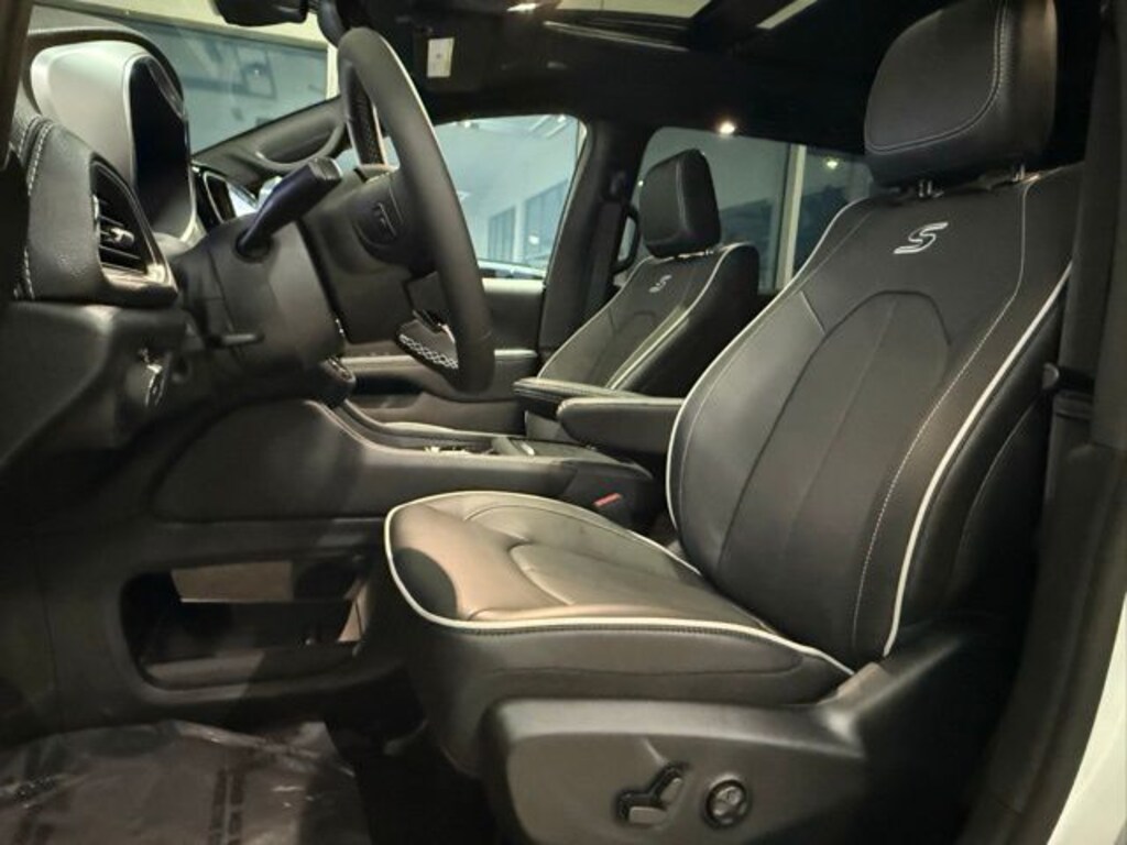 New 2026 Chrysler Pacifica LIMITED Passenger Van