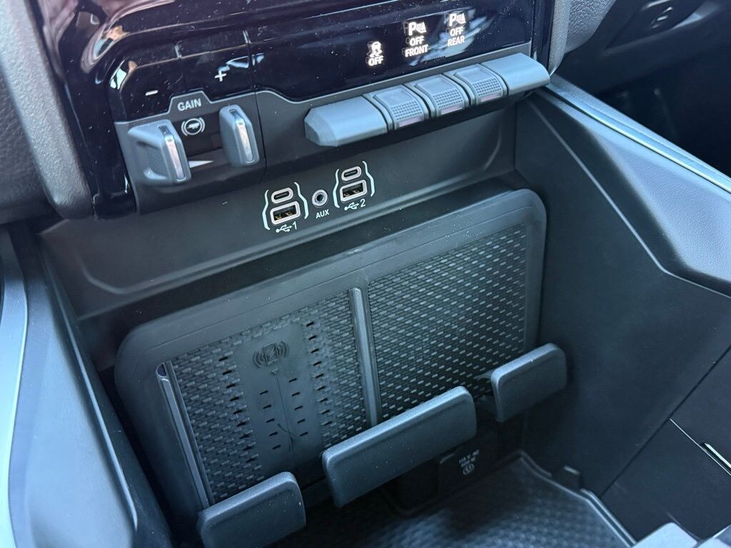 New 2025 Ram 1500 BIG HORN CREW CAB 4X4 5'7 BOX Pickup