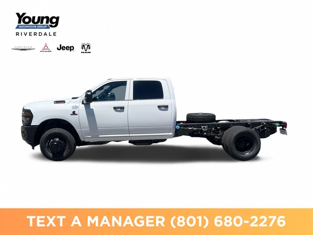 New 2026 Ram 3500 TRADESMAN CREW CAB CHASSIS 4X4 60' CA Pickup