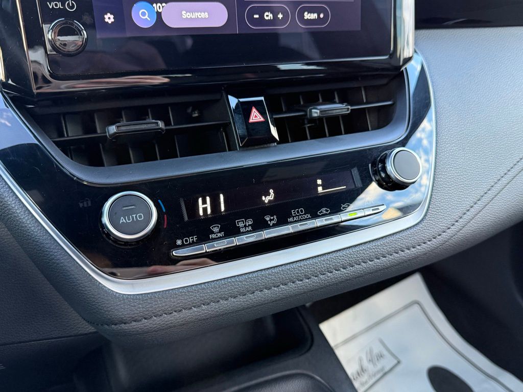 2024 Toyota Corolla SE photo 4