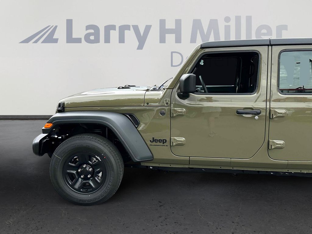 2025 Jeep Gladiator Sport photo 4