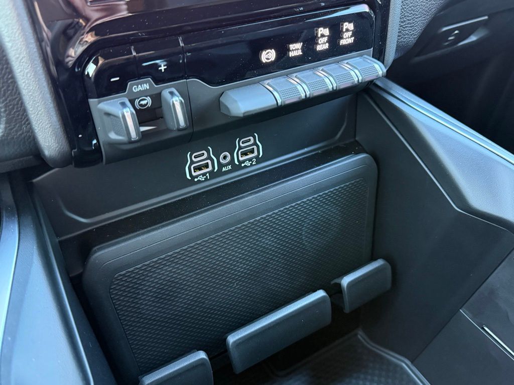 2025 Ram 2500 Big Horn photo 4