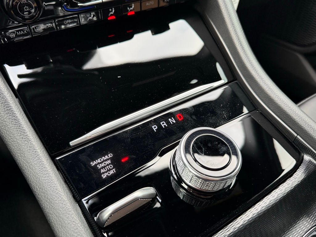 2025 Jeep Grand Cherokee Limited Sport photo 3