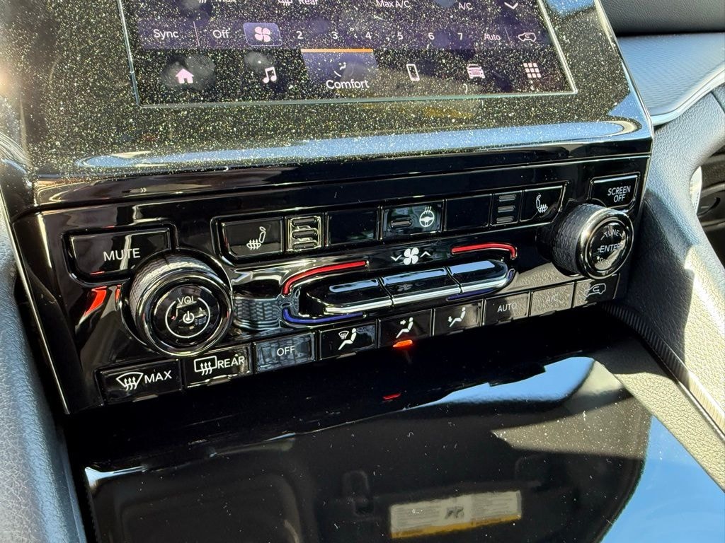 New 2025 Jeep Grand Cherokee LAREDO X 4X4 Sport Utility