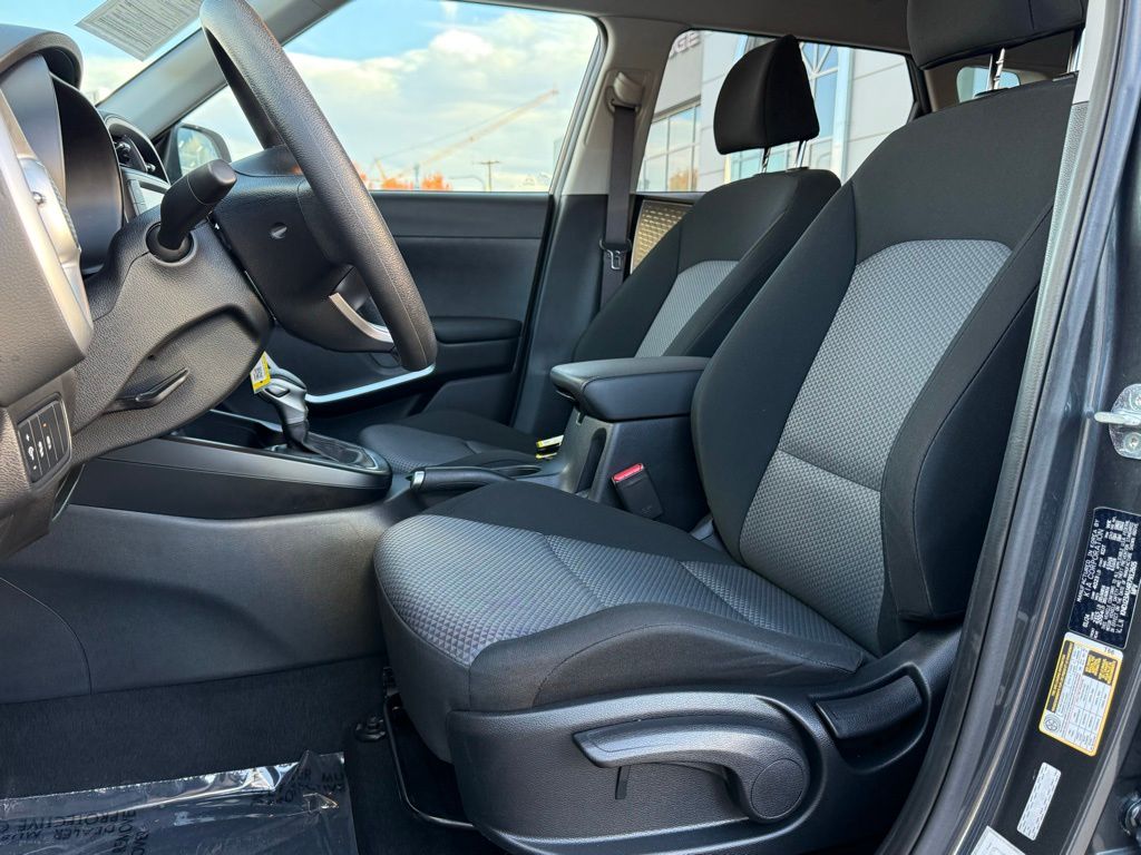 2024 Kia Soul LX photo 2