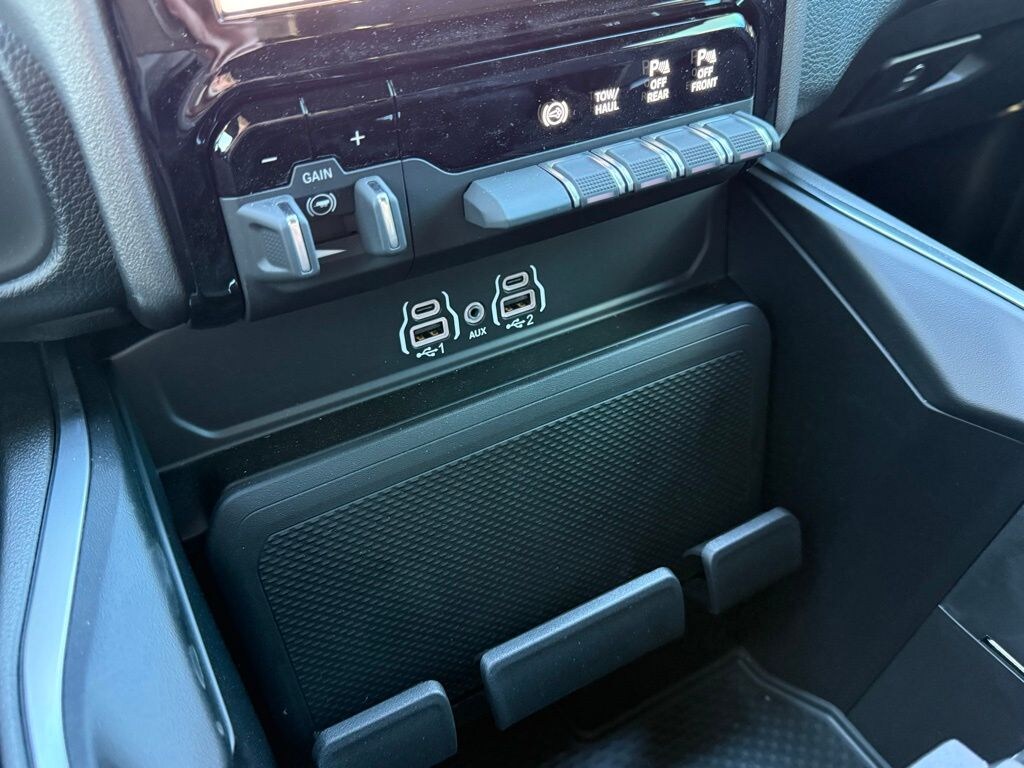 New 2025 Ram 2500 BIG HORN CREW CAB 4X4 6'4 BOX Pickup