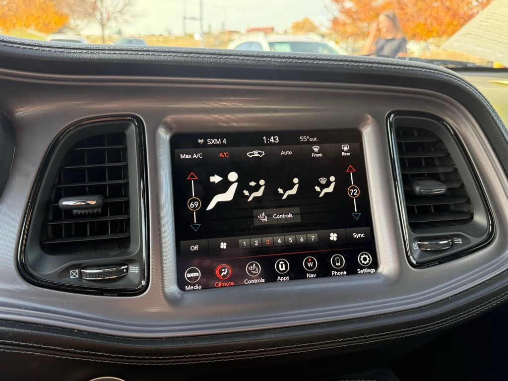 2023 Dodge Challenger SXT photo 3