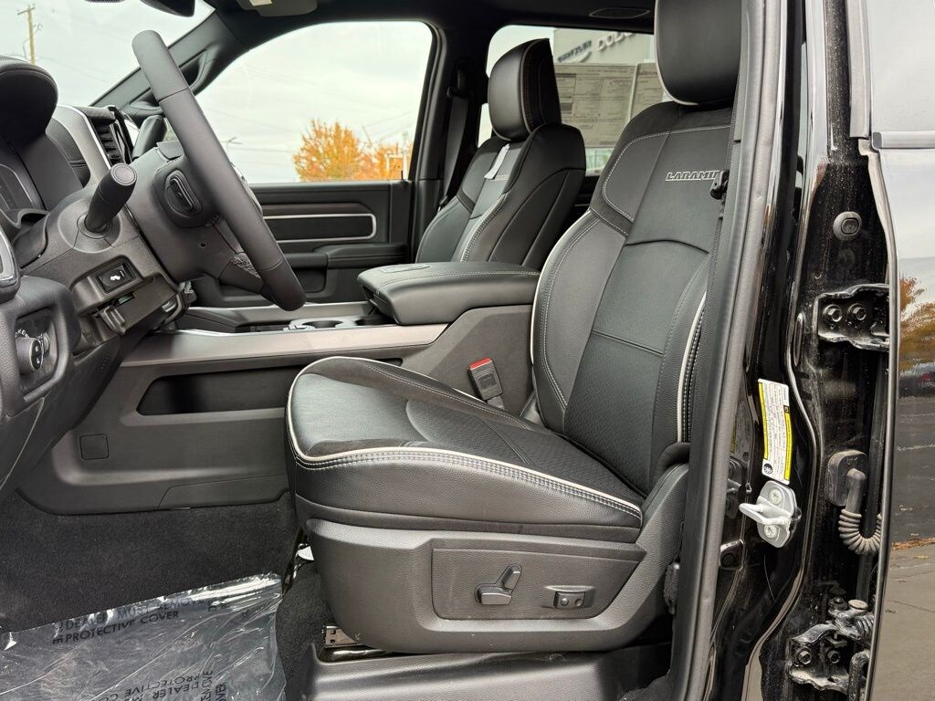 New 2025 Ram 2500 LARAMIE CREW CAB 4X4 6'4 BOX Pickup