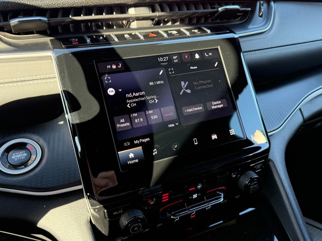 Used 2024 Jeep Grand Cherokee Laredo SUV