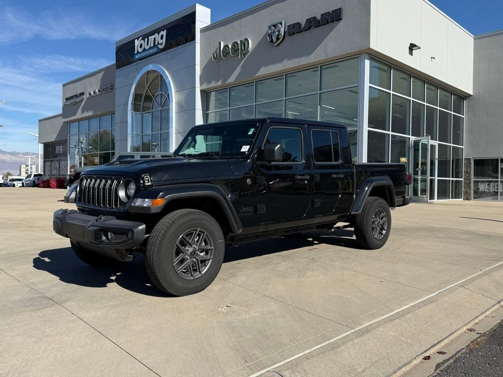 New 2025 Jeep Gladiator SPORT S 4X4 Pickup