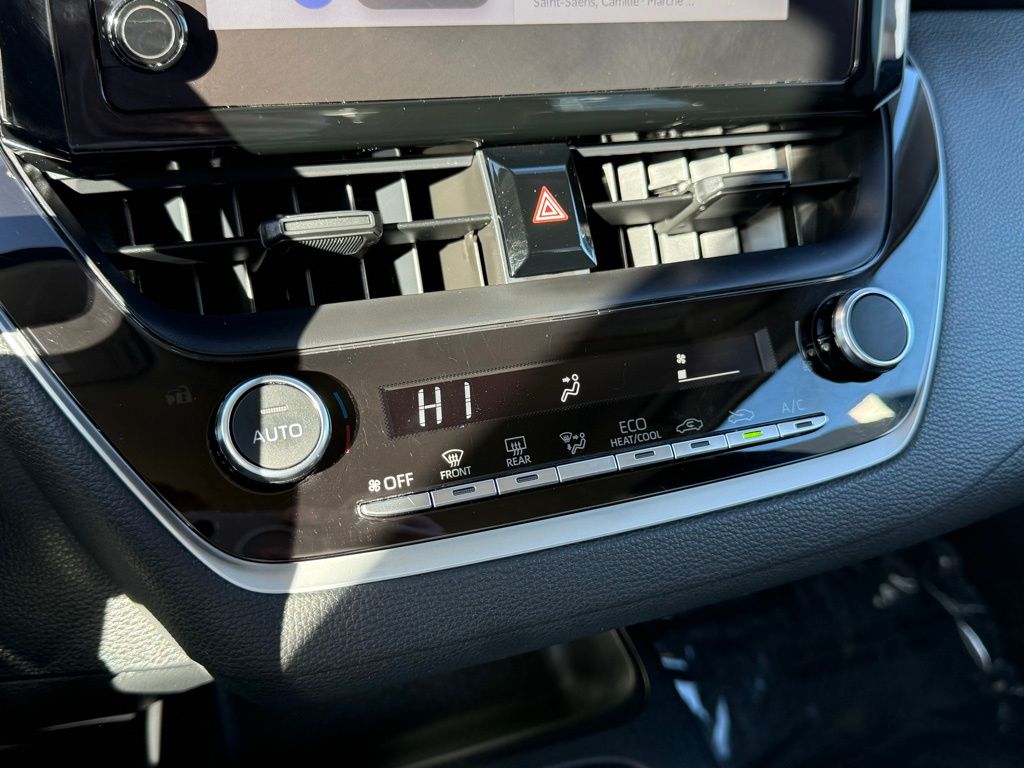 2024 Toyota Corolla LE photo 3