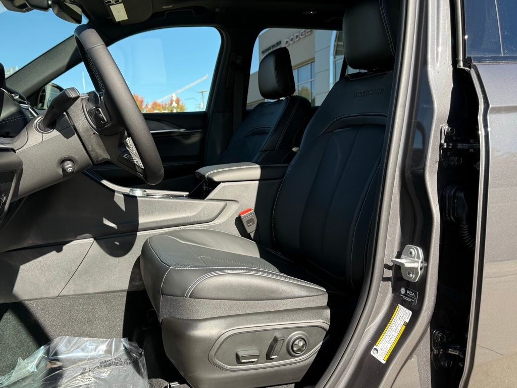 New 2025 Jeep Grand Cherokee OVERLAND 4X4 Sport Utility