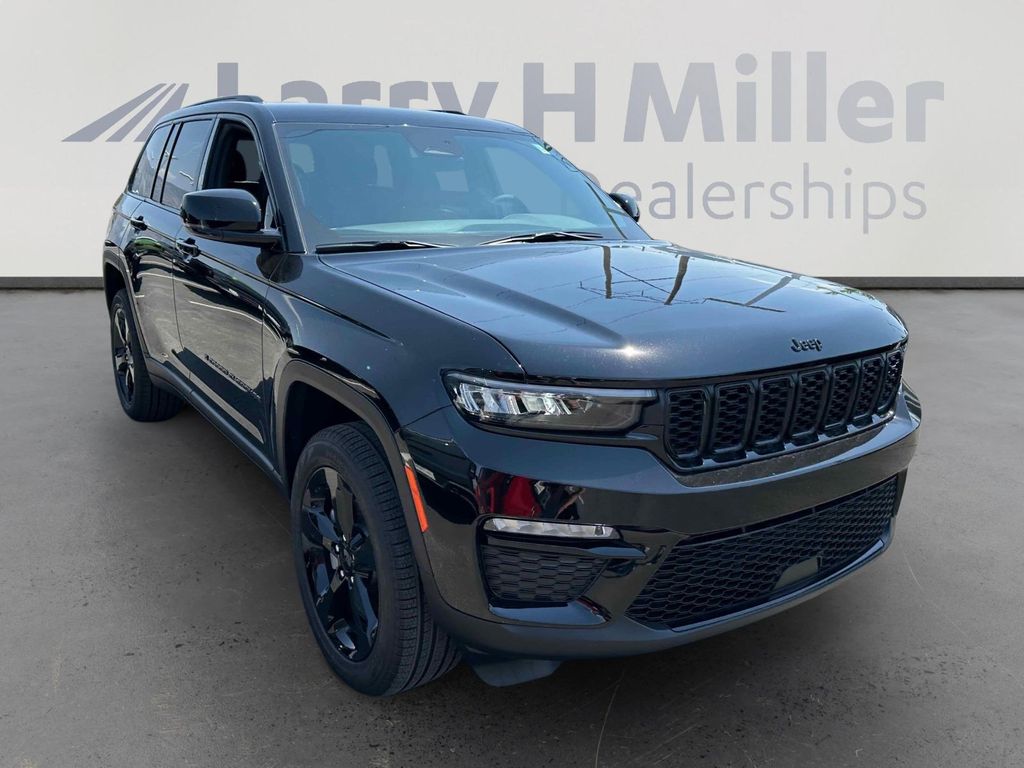 2025 Jeep Grand Cherokee Limited Sport photo 4