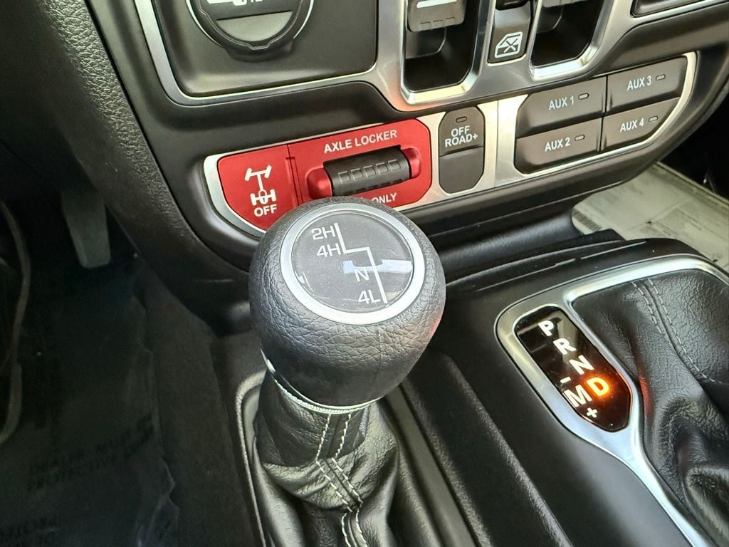 New 2025 Jeep Gladiator MOJAVE 4X4 Pickup