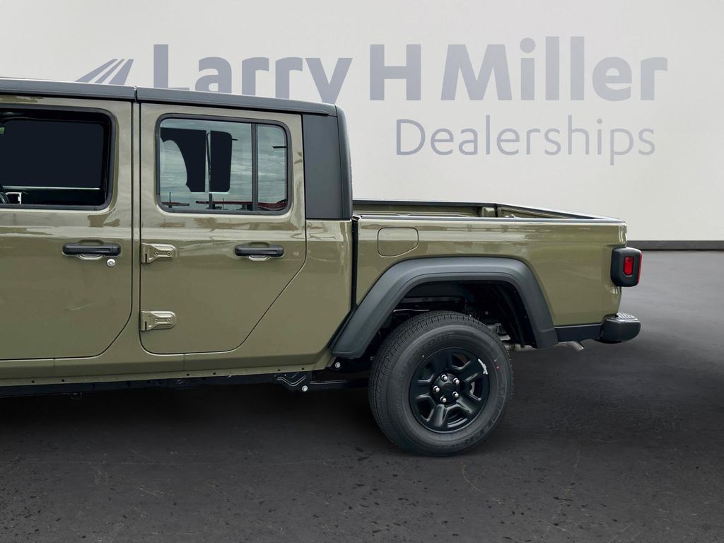 2025 Jeep Gladiator Sport photo 3