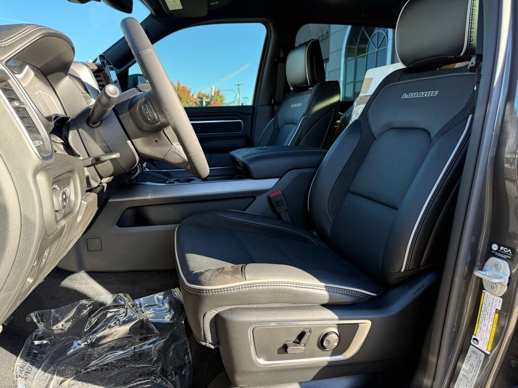 New 2026 Ram 1500 LARAMIE CREW CAB 4X4 5'7 BOX Pickup
