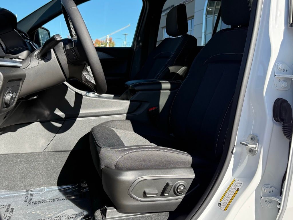 New 2025 Jeep Grand Cherokee LAREDO 4X4 Sport Utility