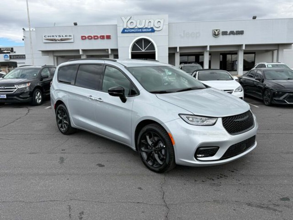 New 2026 Chrysler Pacifica SELECT AWD Passenger Van