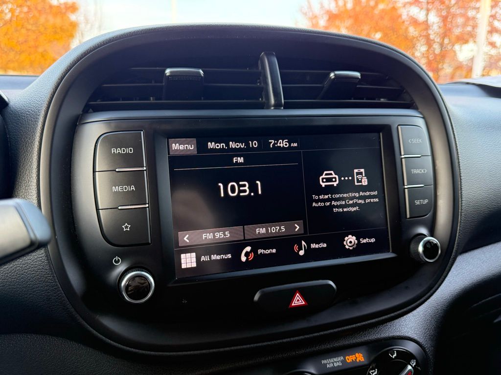 2024 Kia Soul LX photo 3