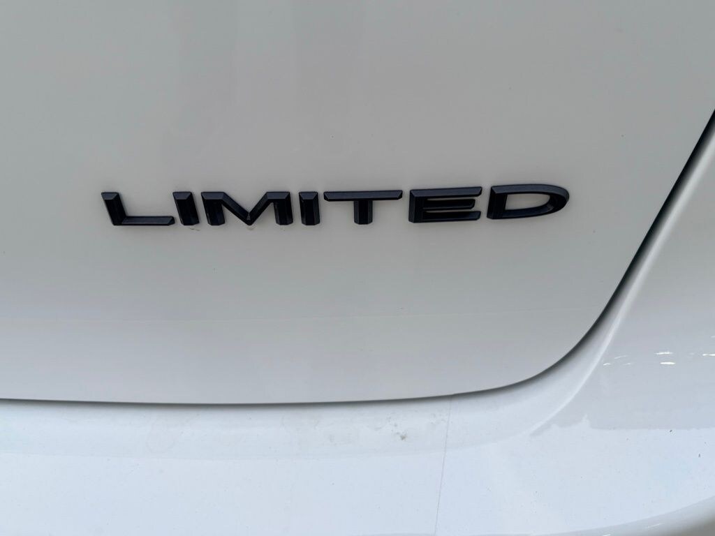 New 2026 Chrysler Pacifica LIMITED Passenger Van